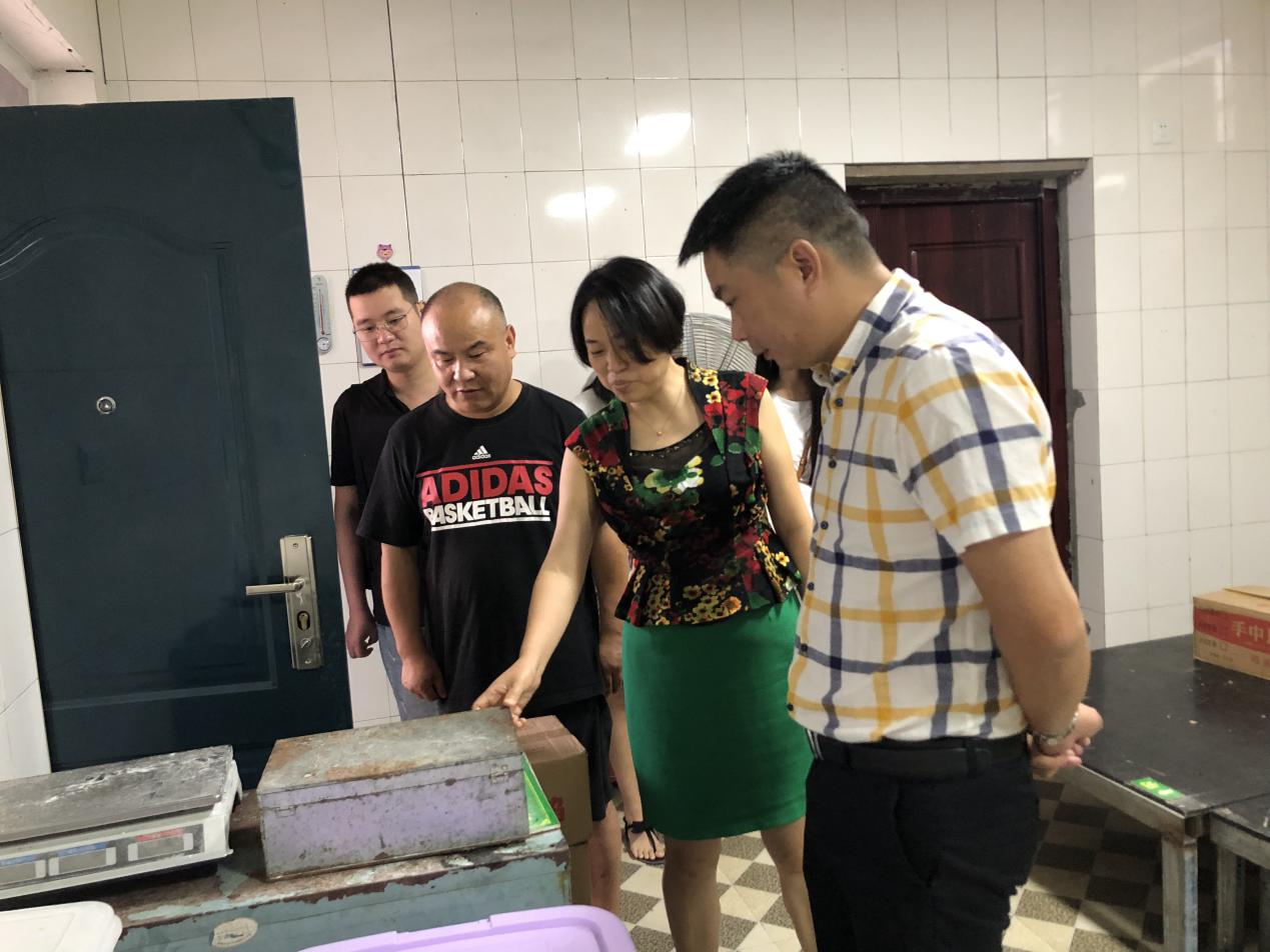 唐钰玺带队检查秋季学校食堂食品安全工作