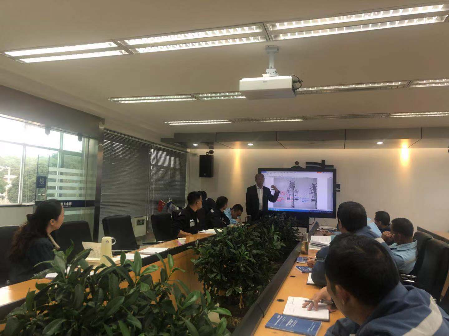 沾益炎方供电所开展安全教育培训